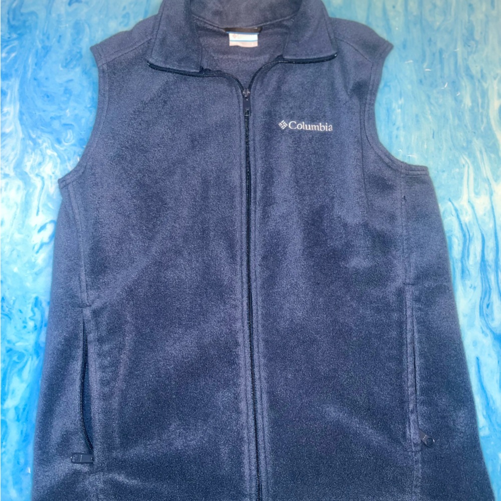 Navy blue Columbia Vest- Small- barely worn.